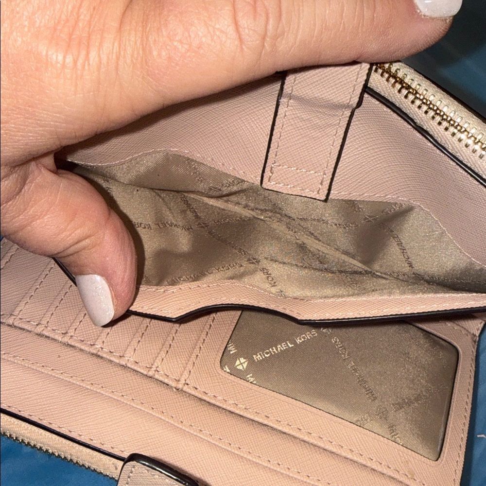 Michael Kors Blush Pink Wristlet with Gold Chain EUC - Picture 10 of 12
